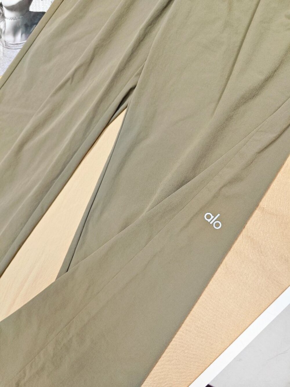ALO Yoga Suit Up Trouser Olive NWT⛄️ Regular | Straight Legs | 30 ” Bestselling - Picture 5 of 5